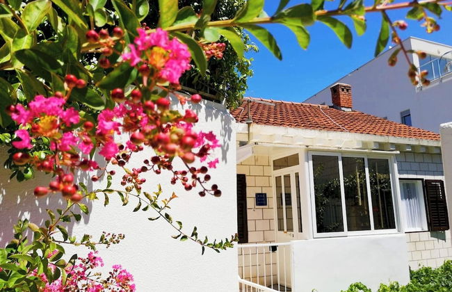 Insideout Apartment - Photo 36