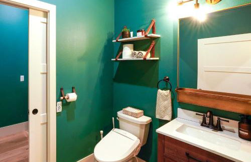 Waterfront Watertown Condo with Patio and Pool Access! - Foto 9