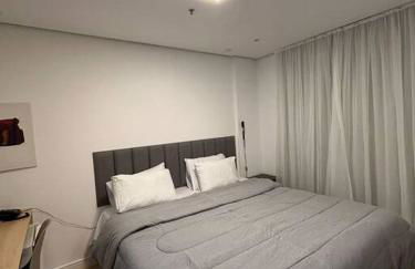 Studio Saint Charbel com vaga e varanda - rua do Hospital Sírio Libânes - Foto 8