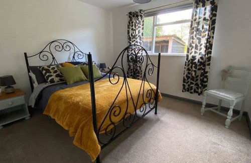 Cheerful 3 bedroom bungalow with indoor fire place - Foto 22