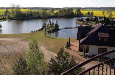 Dom nad stawem przy lesie - Foto 48