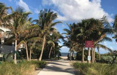 Two blocks from Beach - Walk to the water! - Foto 16