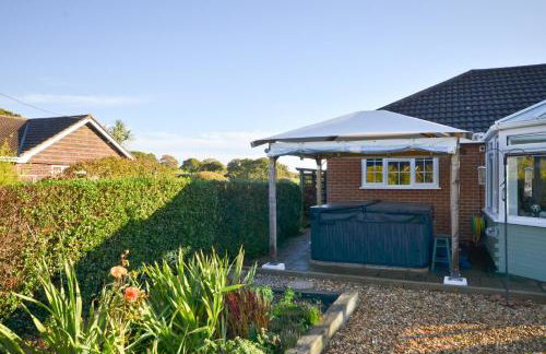 Dassia-Rural Bungalow, Dog Friendly with Hot Tub Near Gurnard - Foto 34