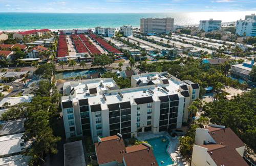 Siesta Paradise - Steps to Beach & Village - Pool - Photo 6