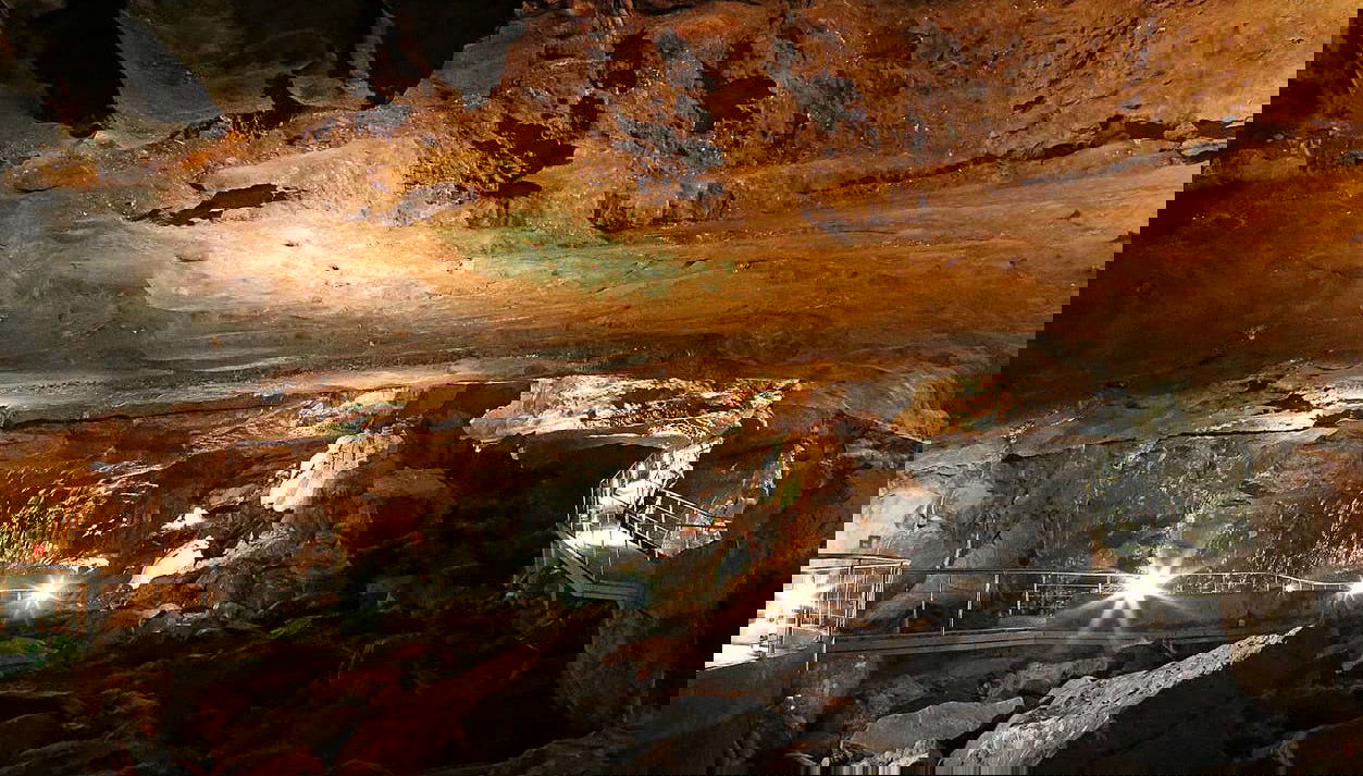 Galerie principale de la grotte d'Al Hoota