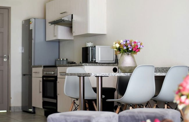 Johannesburg Apartment - Photo 7