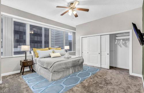 HUGE Panoramic SkySuite w/ Downtown VIEWS: Gym - Photo 19