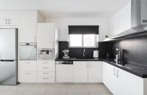 White Luxury Villa - Foto 28