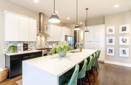 The Ultimate Double Rooftop Deck with Skyline Views - Foto 8