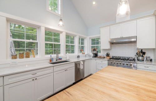 My Blue Haven - Shared lake access across the street! Glamorous home! - Foto 17