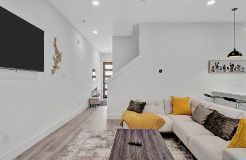 Elegant 3BR Home w/ Rooftop • 5 min to Downtown - Foto 27