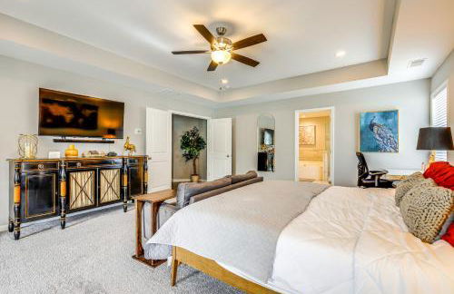 Patio with Fireplace Spacious Sharpsburg Home! - Foto 14