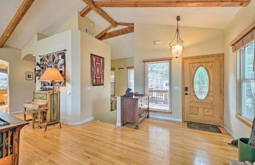 Wraparound Deck Woodland Cabin in Lake Arrowhead - Foto 15