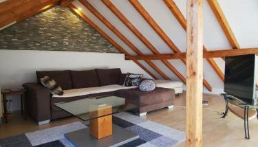 Baltmannsweiler cozy CHALET style apartment Wallbox & free parking no smoking - Foto 2