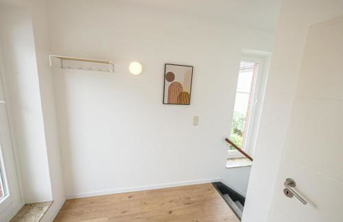 ImmoStay G#1 Ferienhaus - Parken & WiFi, 2 Balkone und 2 Bäder,4K - Foto 27