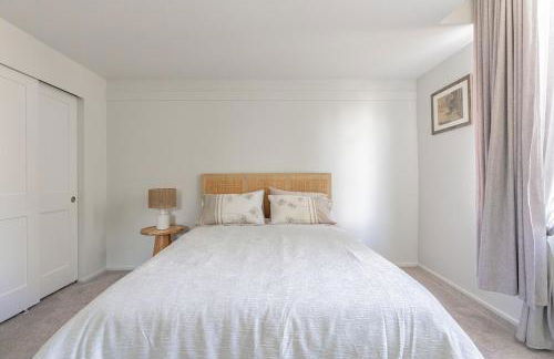 Spacious Central Kirkland Gem with Deck Near Google - Foto 33