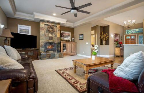 Cozy foothills home - Photo 10