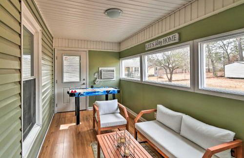 Fayetteville Vacation Rental with Sunroom and Yard! - Foto 16