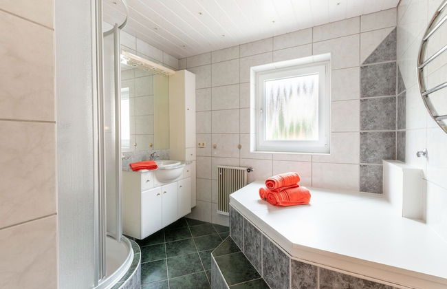 Inviting Holiday Apartment in Ladis With Balcony - Foto 49