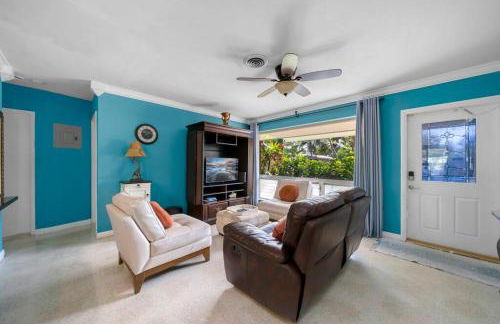 Palm Paradise-Seaside Home w Heated Saltwater Pool - Photo 9