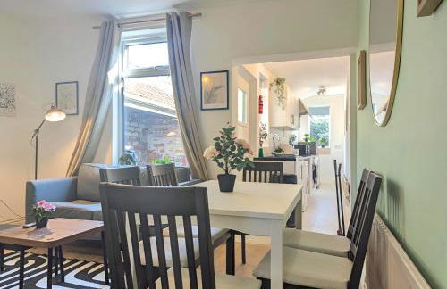 Charming 3-Bed Home Near Centre Free Parking - Foto 8