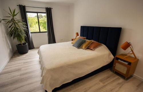 Countryside house with a pool and fireplace - Photo 46