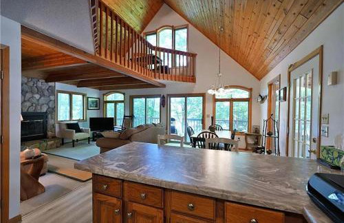 Spooner Shores - Wooded, Lakefront Retreat - Foto 3