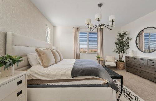 Luxe Queen Creek Home with Pool, Yard, Work Station - Photo 36