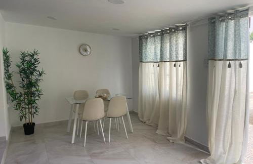 Villa LiLo Private House with Heated Pool - Foto 30