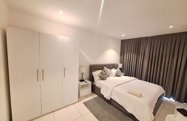 Embassy Gardens Apartment - Photo 23