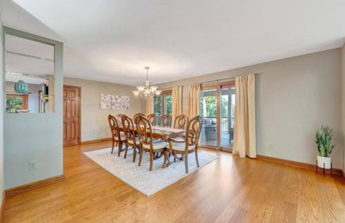 Private Lakefront Oasis - 5 Bedroom, Private Dock, & Firepit - Foto 8