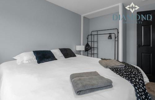 Brand New 4 Bedroom House - Sleeps 4 Fully Equipped, Free Parking, WiFi, Perfect for CONTRACTORS by Diamond Short Lets - Photo 6