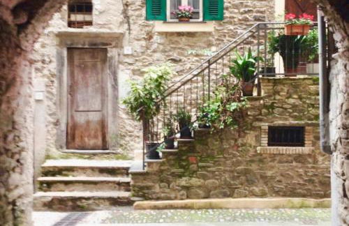 Casa Celestine in Via Orsini Isolabona Liguria Italy Sleeps 5 - Foto 44