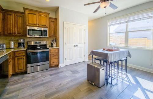 Home Away from Home Close to KCI Airport, Weston - Foto 8