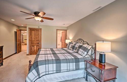 Nekoosa Golf Course Retreat with Hot Tub! - Foto 16