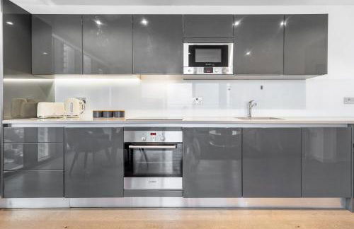 2 BR Flat By Regal Realms Short Lets & Serviced Accommodation London With City View - Foto 13