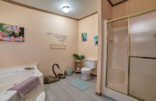 Houghton Lake Family Getaway with Fire Pit! - Foto 17