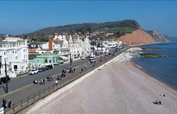 Large detached house near the sea - Photo 23