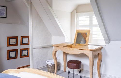 Knyvetts sleeps 6, 3 double beds, pretty garden - Foto 22