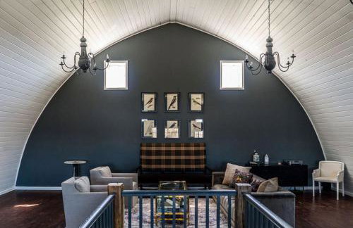 Barn of Three Oaks near Lake Michigan and Journeyman - Foto 6