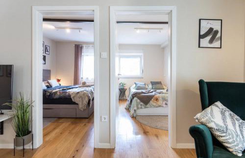 Stylish Urban Oasis - Design 2BR Apartment with Parking - Photo 14