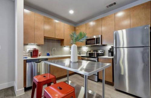 Luxurious Studio, Work from Home, Wifi, Riverwalk - Photo 2