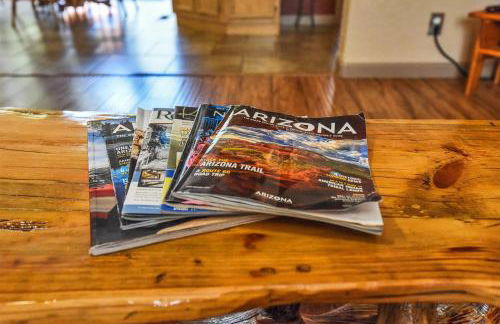 Gorgeous Historic 3 BR Log Cabin w Forest Views 20 Minutes from Flagstaff Now with Wi-Fi - Foto 16