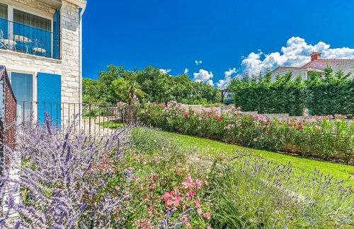 Villa Sterpazzi near Poreč with heated private pool, sea view, jacuzzi and sauna - Foto 63