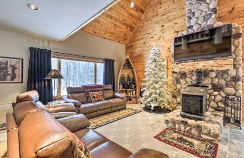 Phelps Cabin on 26 Acres with Fire Pit! - Foto 1