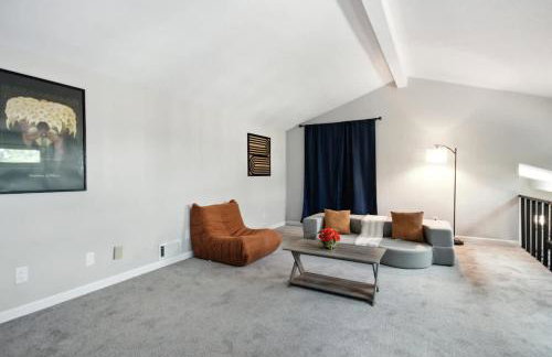 Stylish 2BR Loft Near ISU Hospitals & Downtown - Foto 7