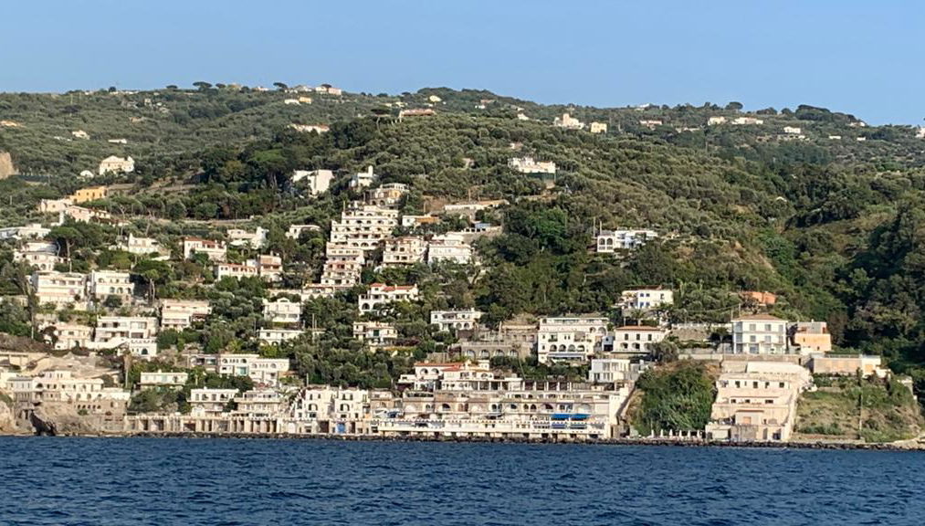 Descubra a Costa Sorrentina de Barco a Vela - Tour em Grupo Pequeno - Foto 2