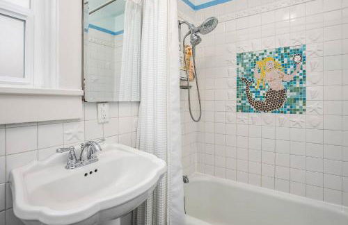 Greenlake Craftsman - Hot Tub, AC, Dog Friendly - Photo 26