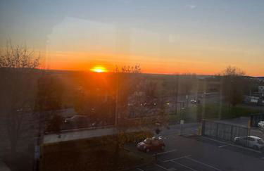 Voyager Haus Apartments, EV Charging Stations, London Heathrow Airport, LHR, Terminal 4, RE-Energise & GO - Foto 48