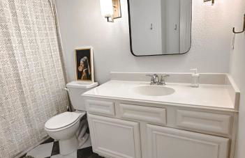 Spacious 4BR with Pool and Grill - Near Lakes and Harbor - Foto 18